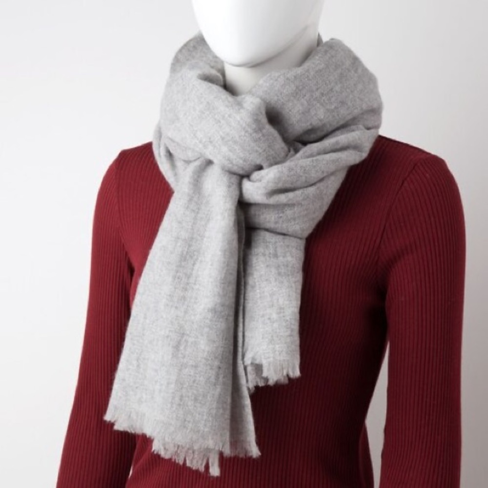 NWT Uniqlo 100% Cashmere Stole Light Gray